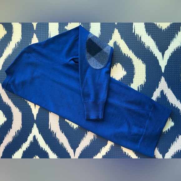 SALE! Burberry Women’s Sweater Size Small, Loving Kindness Everyday - Picture 7 of 16